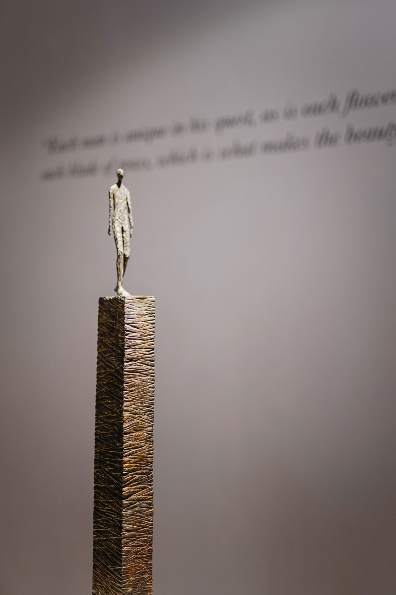 La sculpteure française Val - Valérie Goutard - avec REDSEA Gallery avec Sculptureval