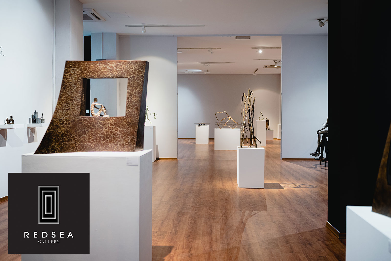 La sculpteure française Val - Valérie Goutard - avec REDSEA Gallery avec Sculptureval