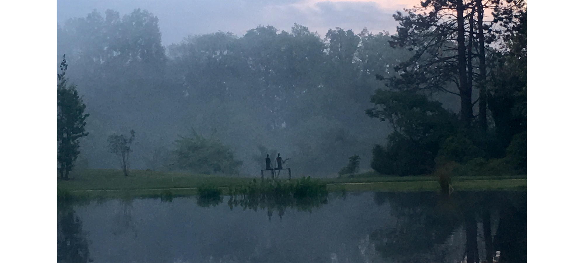 Le rendez-vous amoureux by French sculptor Val - Valérie Goutard - with Sculptureval at Jouy-en-Josas sculptures park – France