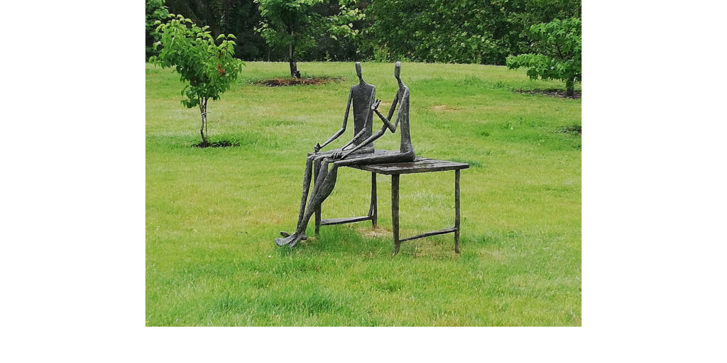 Le rendez-vous amoureux by French sculptor Val - Valérie Goutard - with Sculptureval at Jouy-en-Josas sculptures park – France
