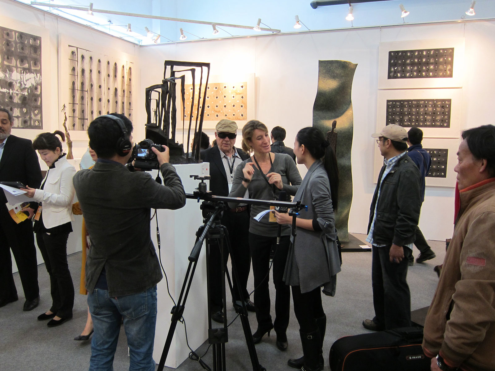 La sculpteure française Val - Valérie Goutard - avec Philippe Staib Gallery à Shanghai Art Fair avec Sculptureval