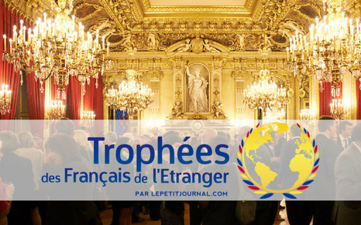 Trophée des Français de l’Étranger pour la sculpteure française Val - Valérie Goutard - à Paris avec Sculptureval