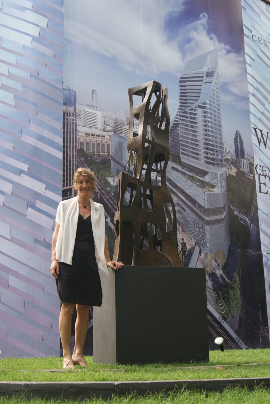 Ville fantastique II en bronze de la sculpteure française Val - Valérie Goutard - à Festival La Fête à Bangkok avec Sculptureval