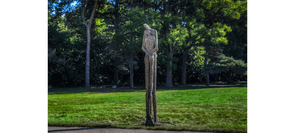 L’étreinte II by French sculptor Val - Valérie Goutard - with Sculptureval at Jouy-en-Josas sculptures park – France
